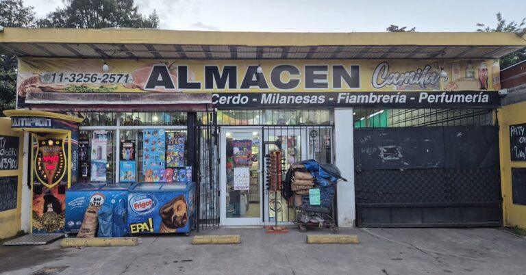 Fachada de Autoservicio El Pato, El Pato